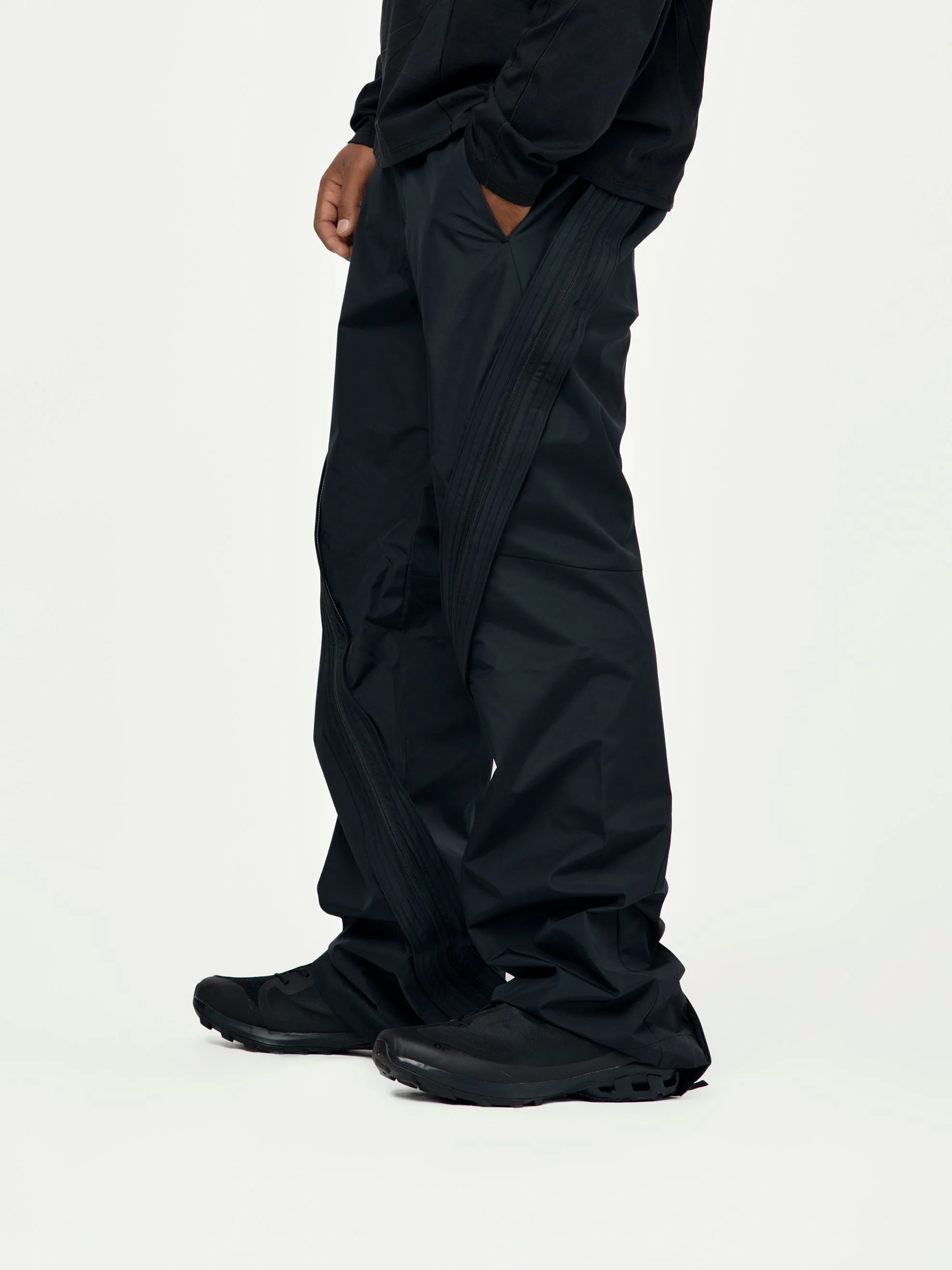 7.0 TECHNICAL PANTS CENTER (BLACK) - Image 2