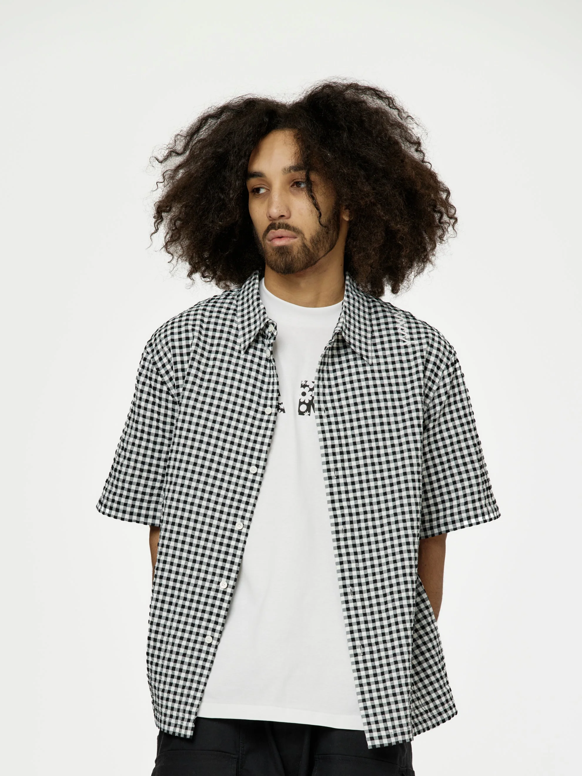 Gingham Seersucker Short-Sleeved Shirt (Black)
