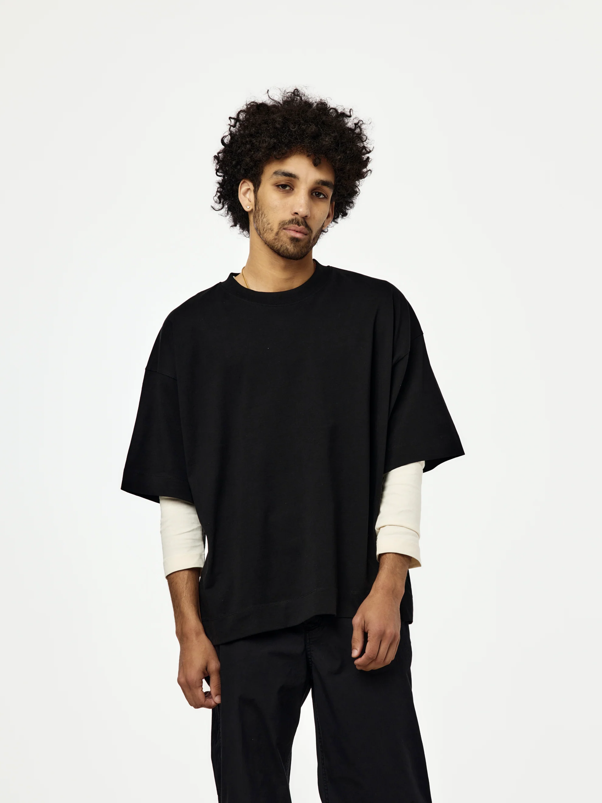 Heno T-Shirt (Black)