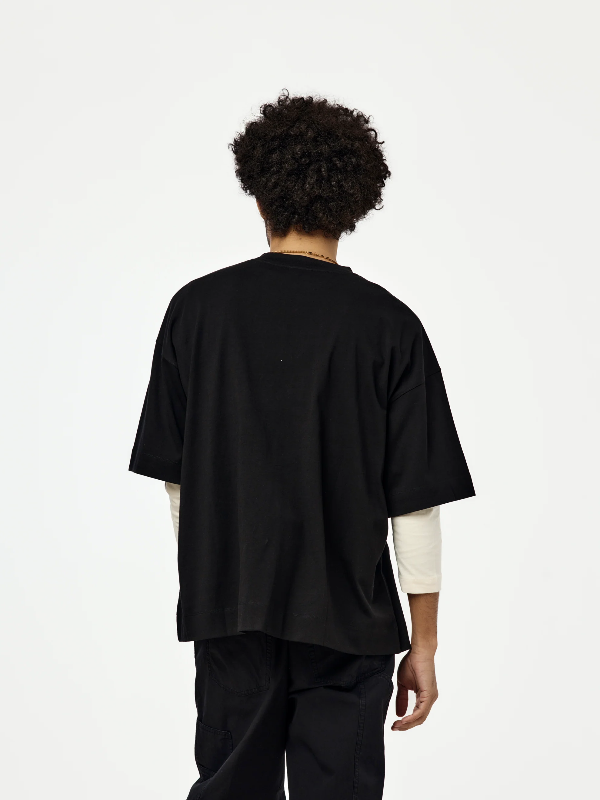 Heno T-Shirt (Black) - Image 3