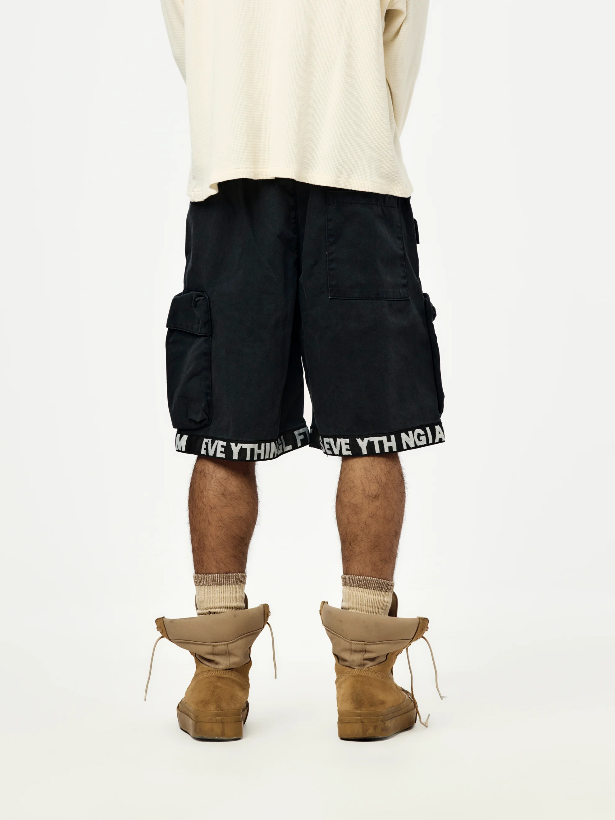 LEFT OUT SHORT (Black) - Image 3