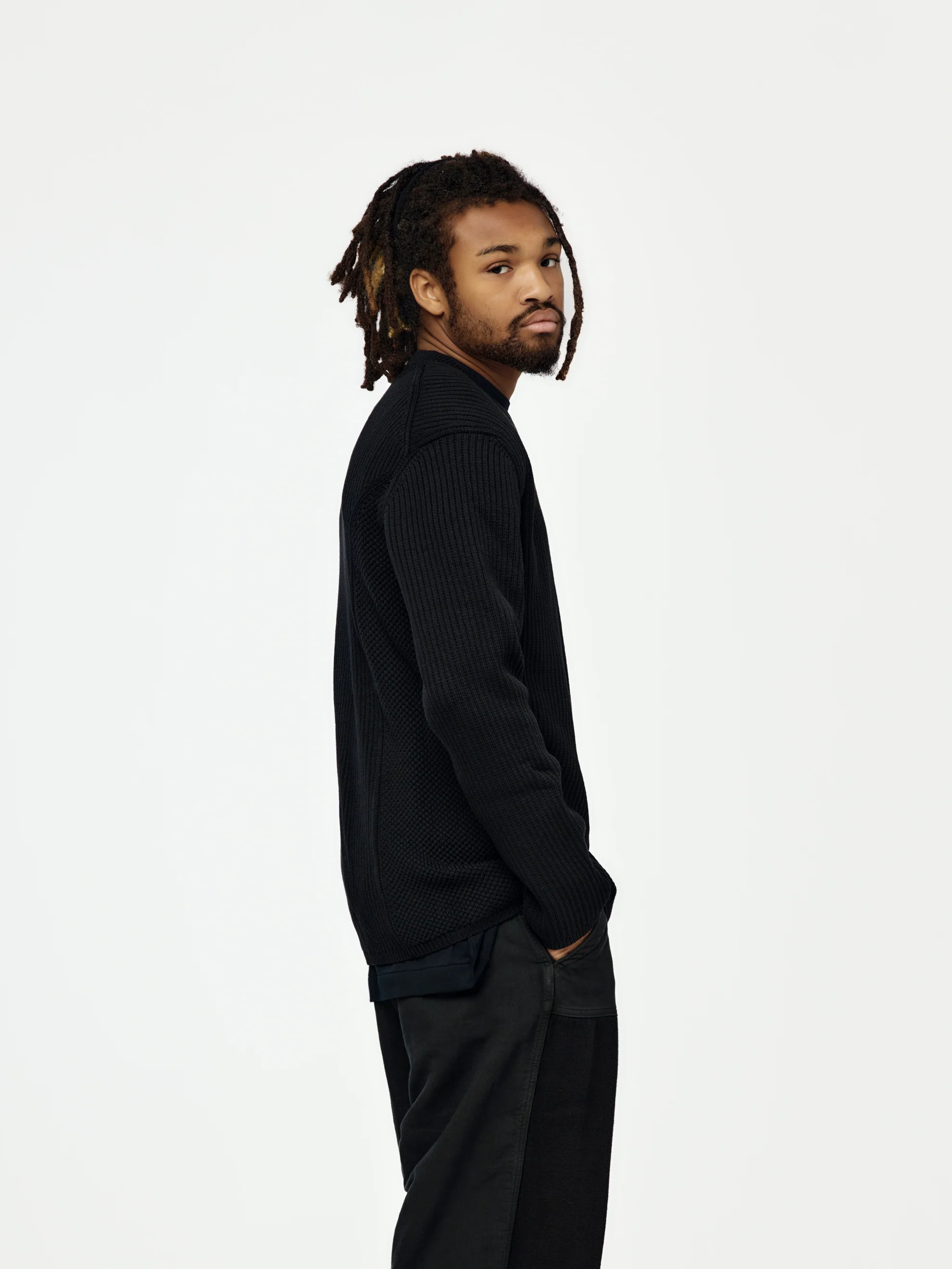 MEN'S SWEATER (BLACK) - Image 2