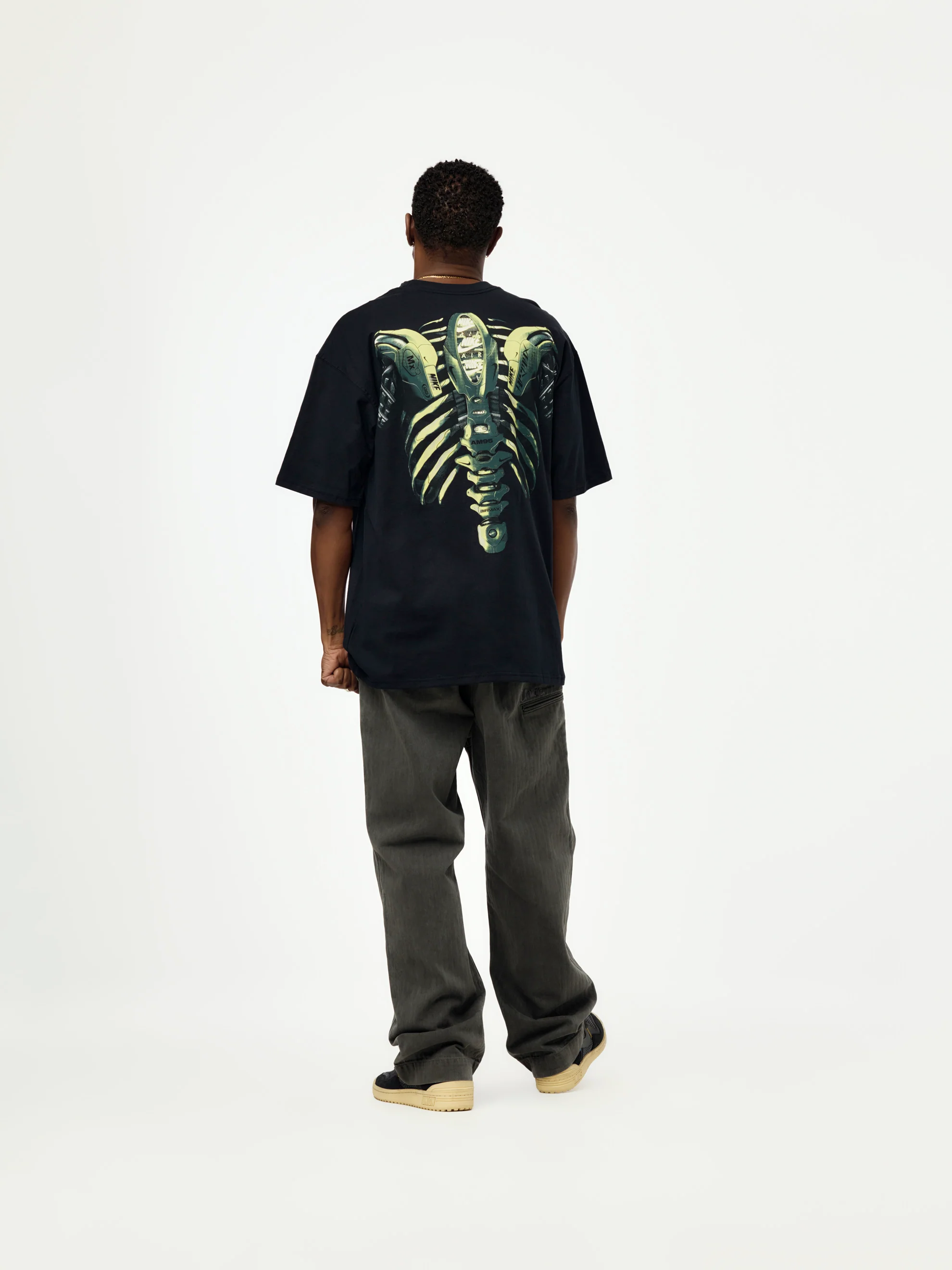 Nike Men's Max 90 T-Shirt (BLACK/VOLT) - Image 5